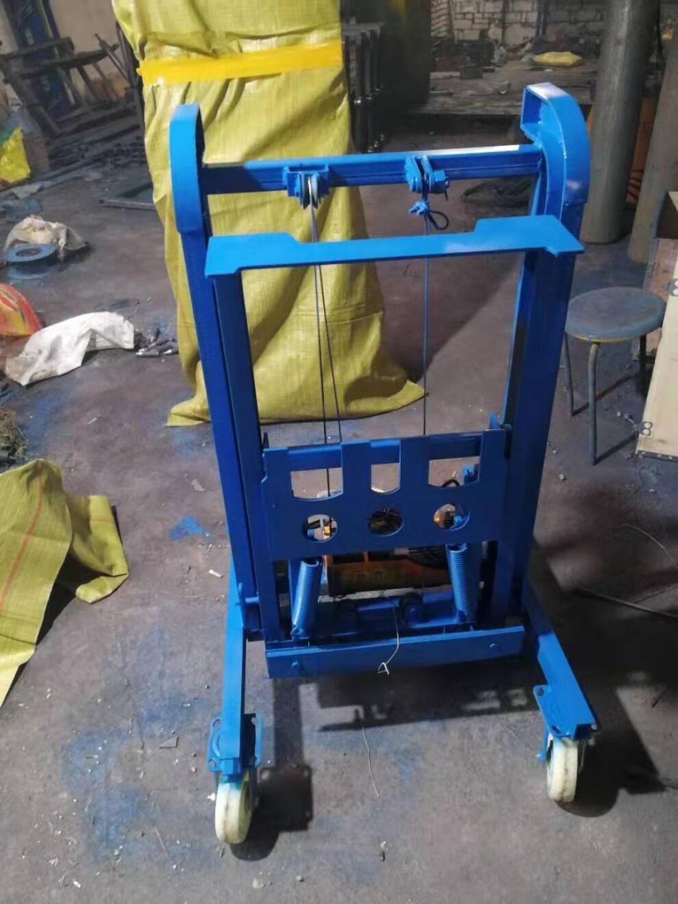 电动垃圾桶举升降机电动倒桶器垃圾车提升机自动挂桶器吊桶器【图片