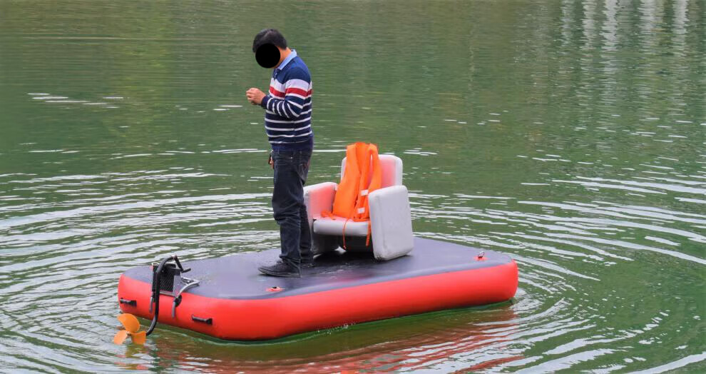 顶真 轻奢品牌充气水上浮台魔毯 钓鱼平台船 游艇浮式漂浮钓台 路亚船