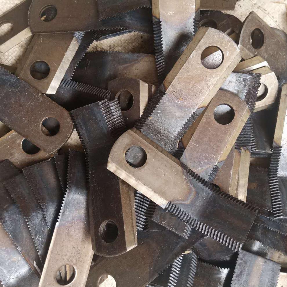 农机配件玉米收割机秸秆还田刀片玉米粉碎机锯齿刀片 小 直刀14.