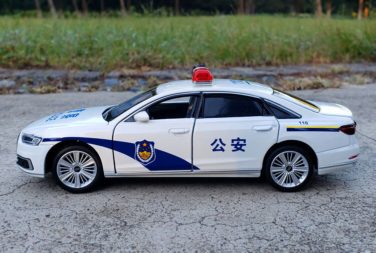 a8警车模型132奥迪a8警车合金汽车模型仿真金属车模声光回力玩具警察