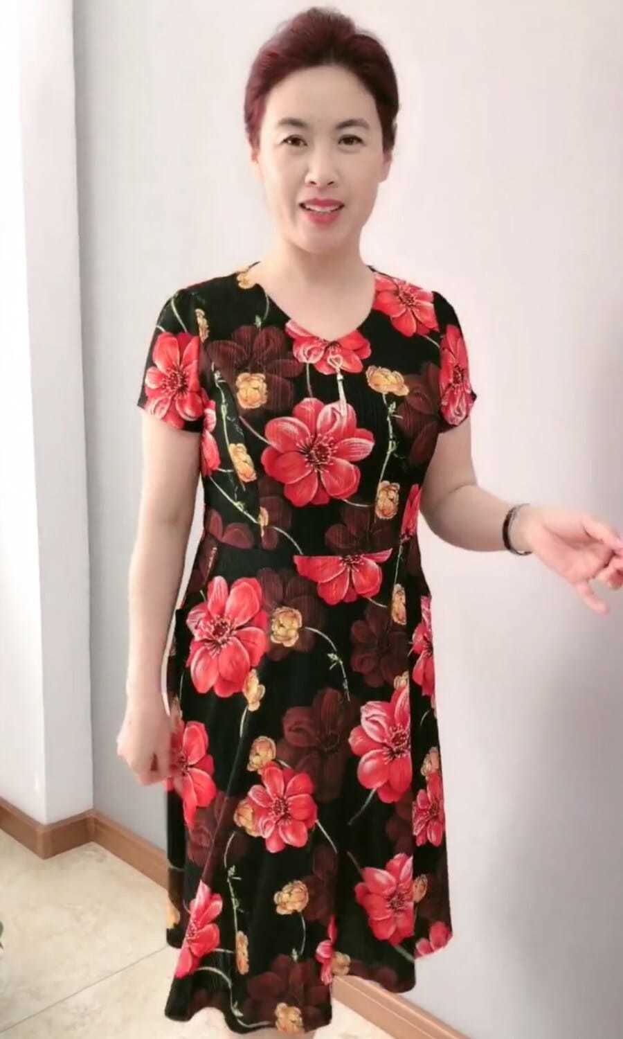 ma妈夏装连衣裙2021新款中老女装大妈长裙子中年高贵过膝大摆裙 小扇