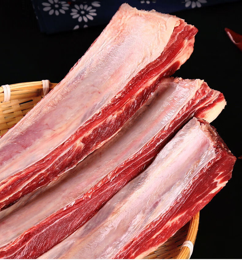 新鲜骨肉冷冻牛骨头带肉现杀黄牛肋排小排牛肉大骨炖汤2斤牛骨头牛