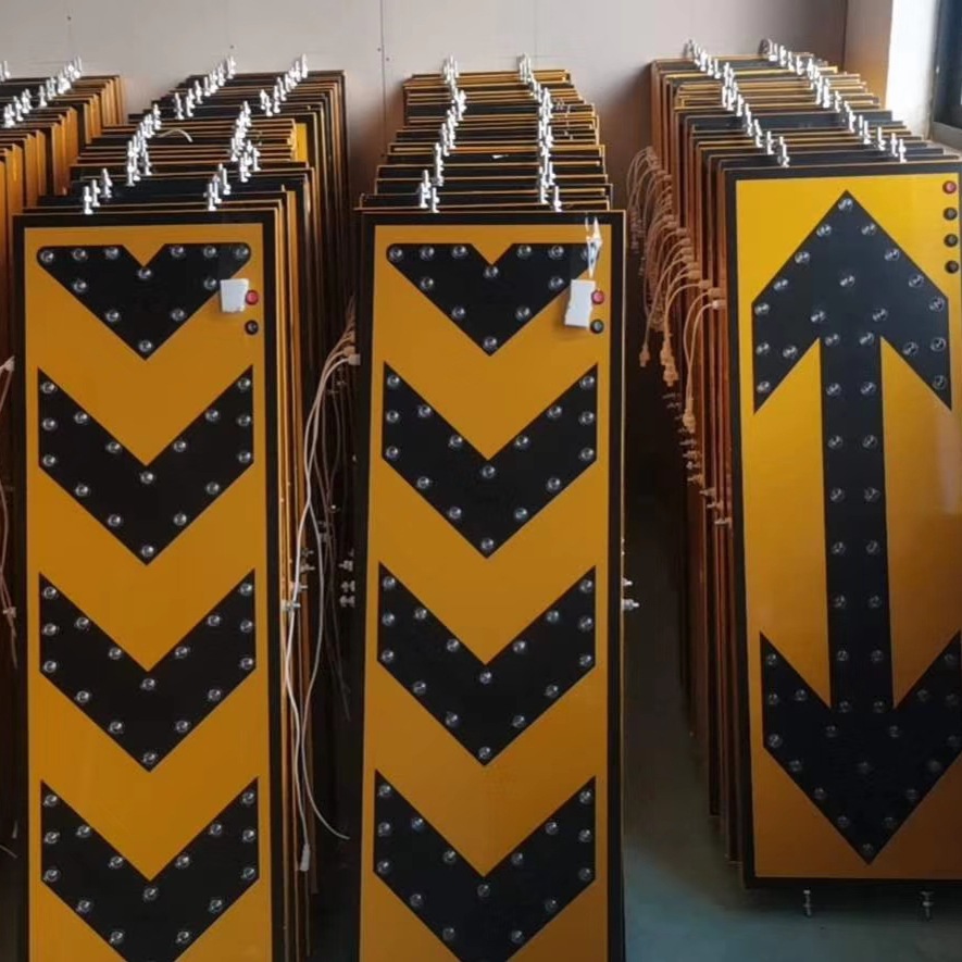 太阳能导向牌led箭头灯道路施工发光导向灯太阳能单行双向指示牌定制