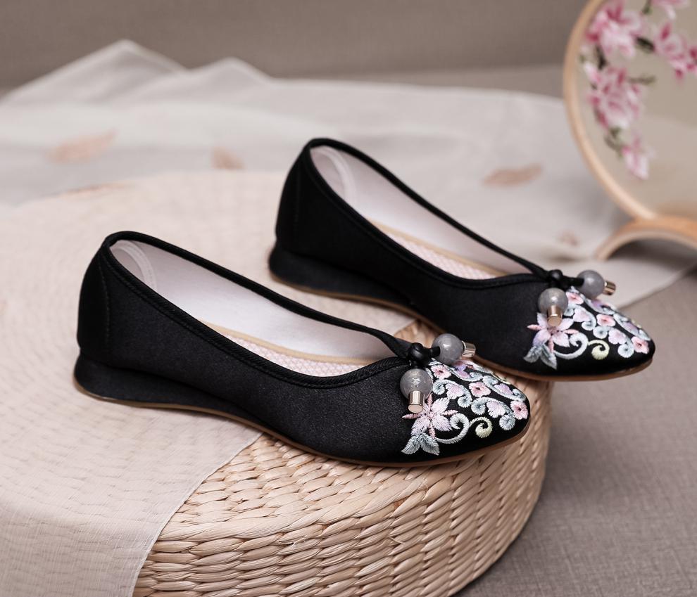 黑色 35品牌: 康乐健 商品名称:康乐健老人鞋新款绣花鞋夏季老北京