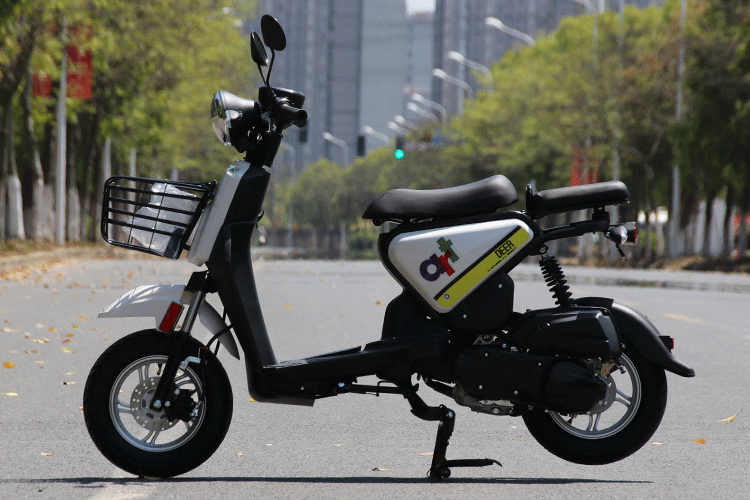 金轮国四电喷铃鹿款摩托车踏板车两轮轻便型摩托车可上蓝色牌照其它