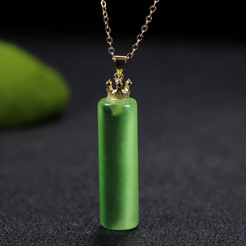 博皓定制和田玉碧玉色圆柱吊坠碧玉色项链菠菜绿玉坠清新玉石挂件工艺