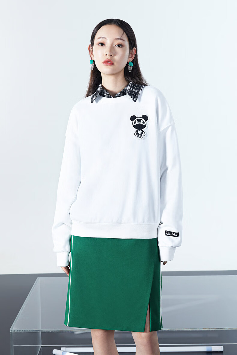 fiveplus5星际熊新款女秋冬元气卫衣女宽松刺绣徽章套头衫浅粉133s