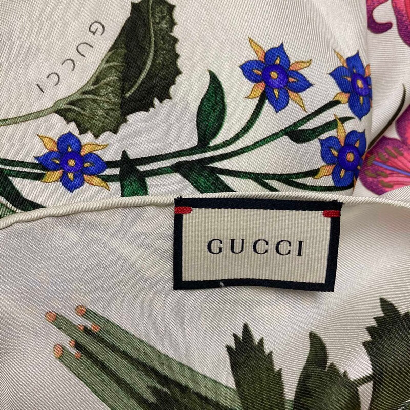 gucci古驰女士白底花卉丝巾ah印花9090