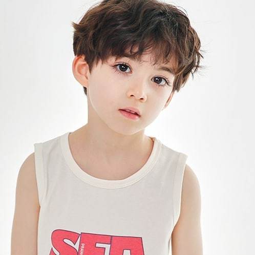 适用年龄:1-3岁,3-6岁,6-9岁,9-12岁上市时间:2022年春季适用季节:四