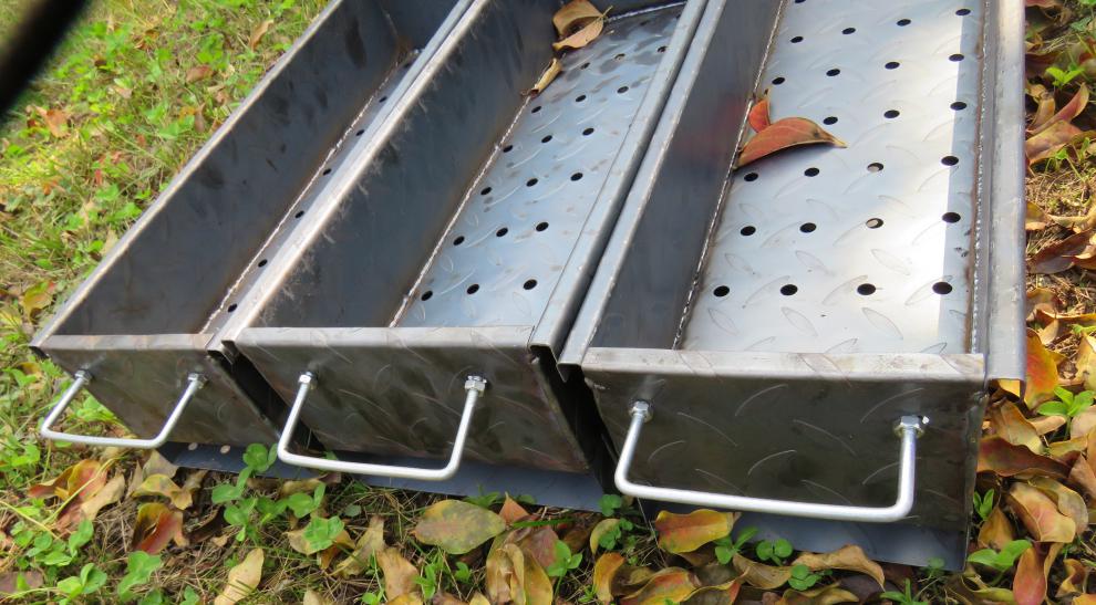 烧烤架户外便携烧烤炉家用木炭烧烤架加厚钢板满焊商用碳烤炉子支架