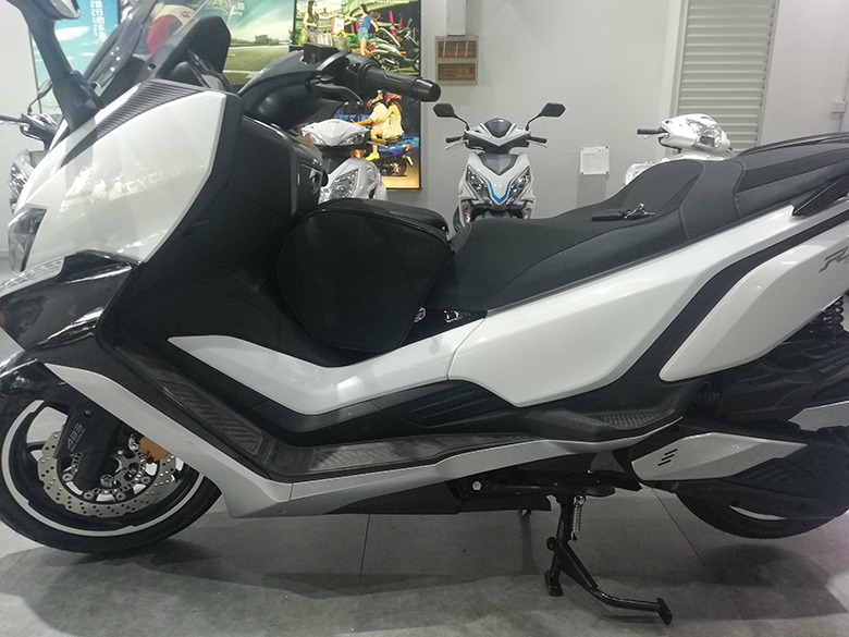 适用宗申赛科龙rt3睿途油箱包宗申rt3踏板三角包改装新款可折叠不带锁