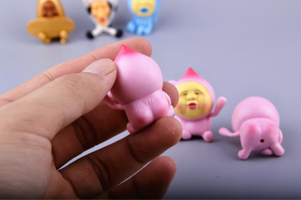 抓屁桃玩具日本屁桃君农场精灵烘焙情景蛋糕装饰贱萌蘑菇人摆件猥琐