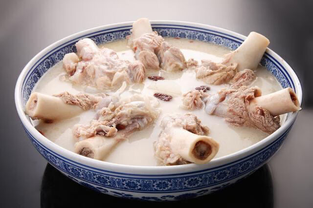 【顺丰】新鲜猪筒子骨猪棒骨大骨头农家散养土猪散养带骨髓食堂熬汤