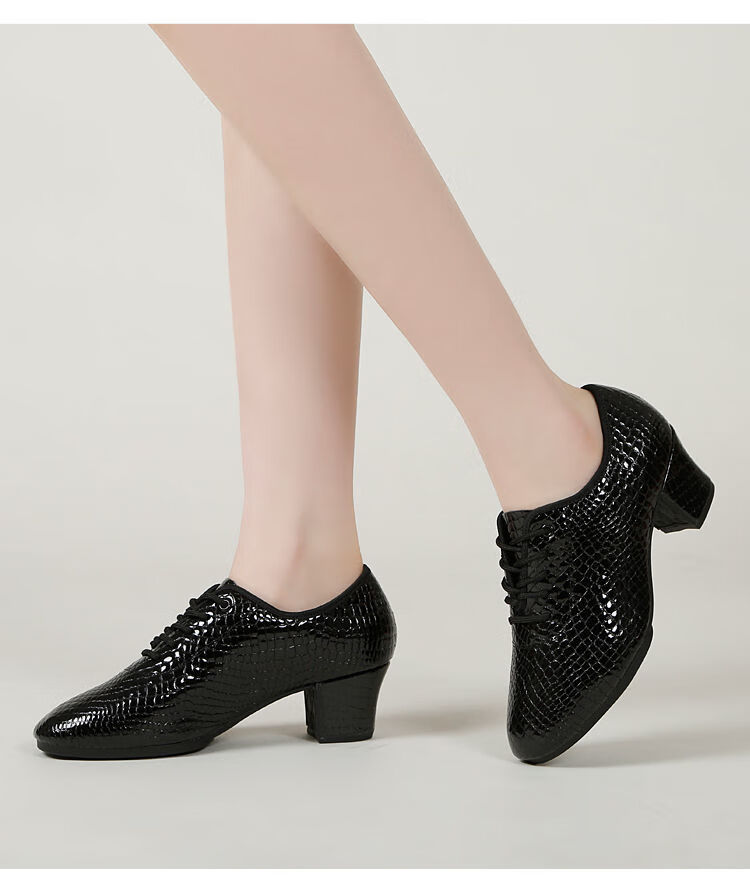 精选拉丁舞鞋真皮拉丁舞鞋中跟跳舞鞋女士外穿软底广场舞蹈鞋成人交谊