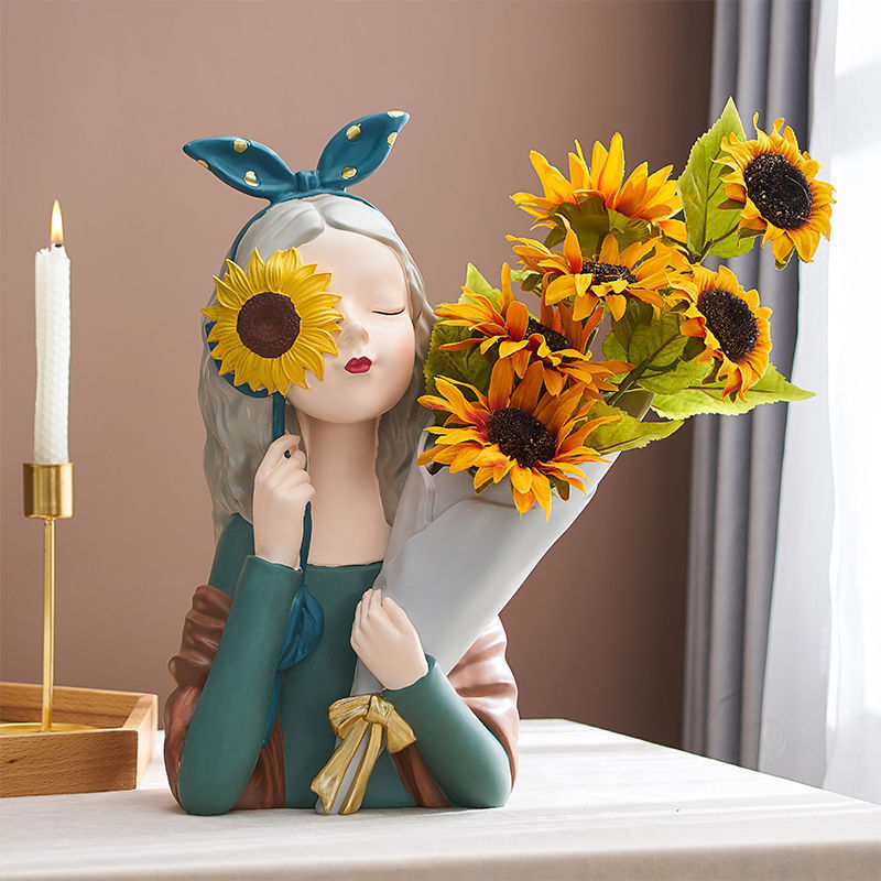 北欧轻奢少女抱花花瓶摆件客厅电视柜插花结婚礼物家居装饰黄色衣服抱