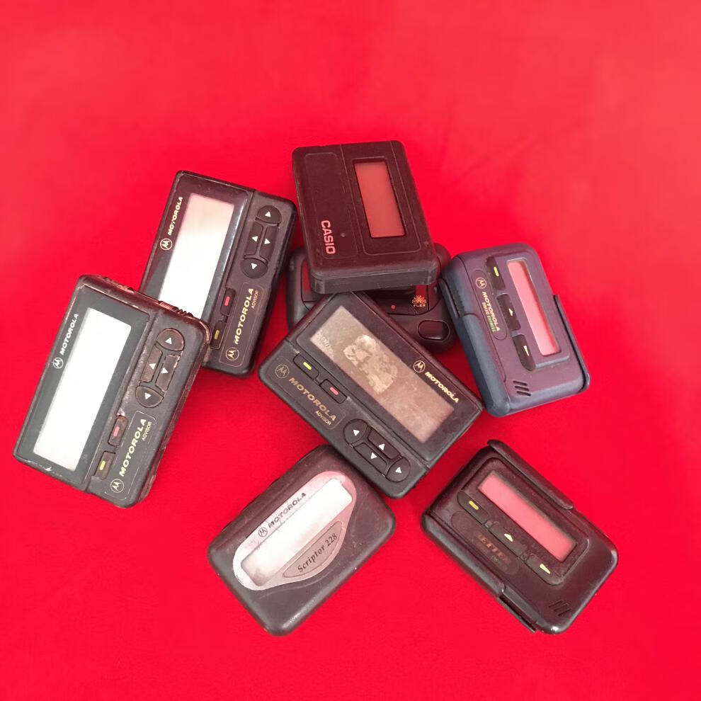 怀旧bb机 民俗怀旧bb机寻呼机传呼call机老式旧货杂项收藏道具摆件 不