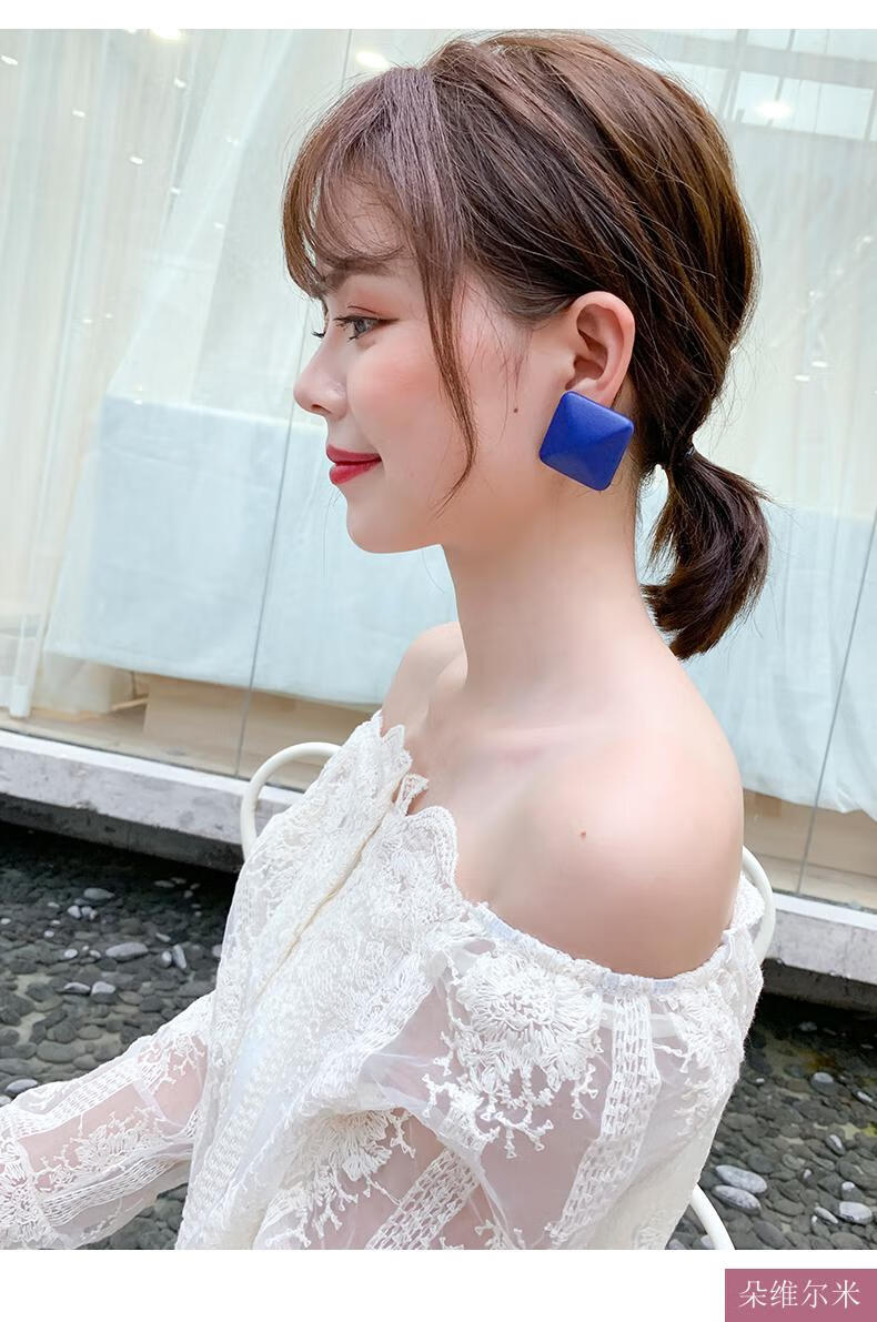 朵维尔米2022个性人造皮革正方形耳环女简约百搭耳钉女方形气质耳坠女