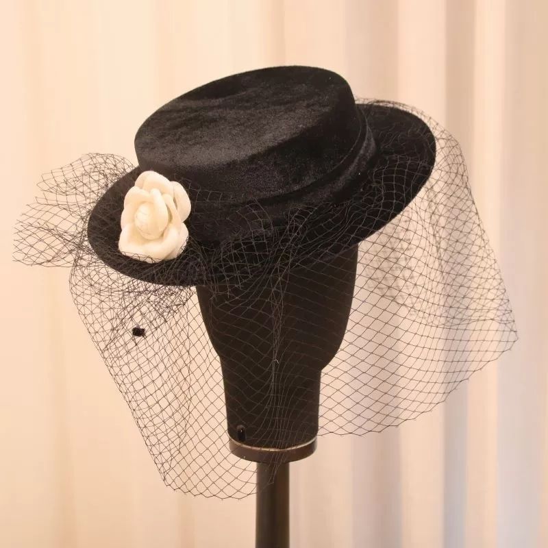 蜜丝刘新品圆顶帽新款法式山茶花赫本礼帽花朵圆顶复古网纱金丝绒帽子