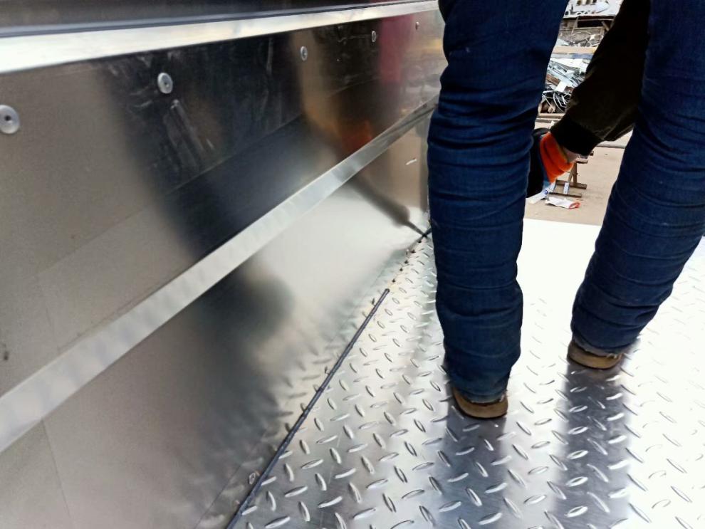 五菱荣光小卡不锈钢车厢护板单排双排包车帮铺车底专用花纹不锈钢单排