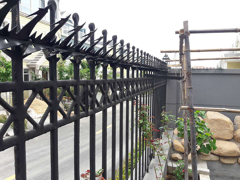 瑾禾 防爬刺别墅围墙围栏刺倒刺不锈钢防爬刺钉热镀锌防盗铁刺尖刺带