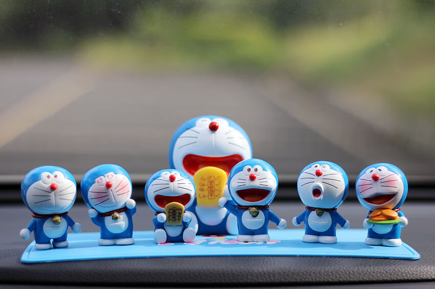 汽车摆件卡通网红机器猫车载车内饰品中控台摇头个性可爱 摇头抽烟款