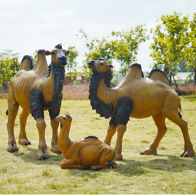 仿真大型动物单峰双峰骆驼装饰园林景区雕塑摆件草坪草地公园模型