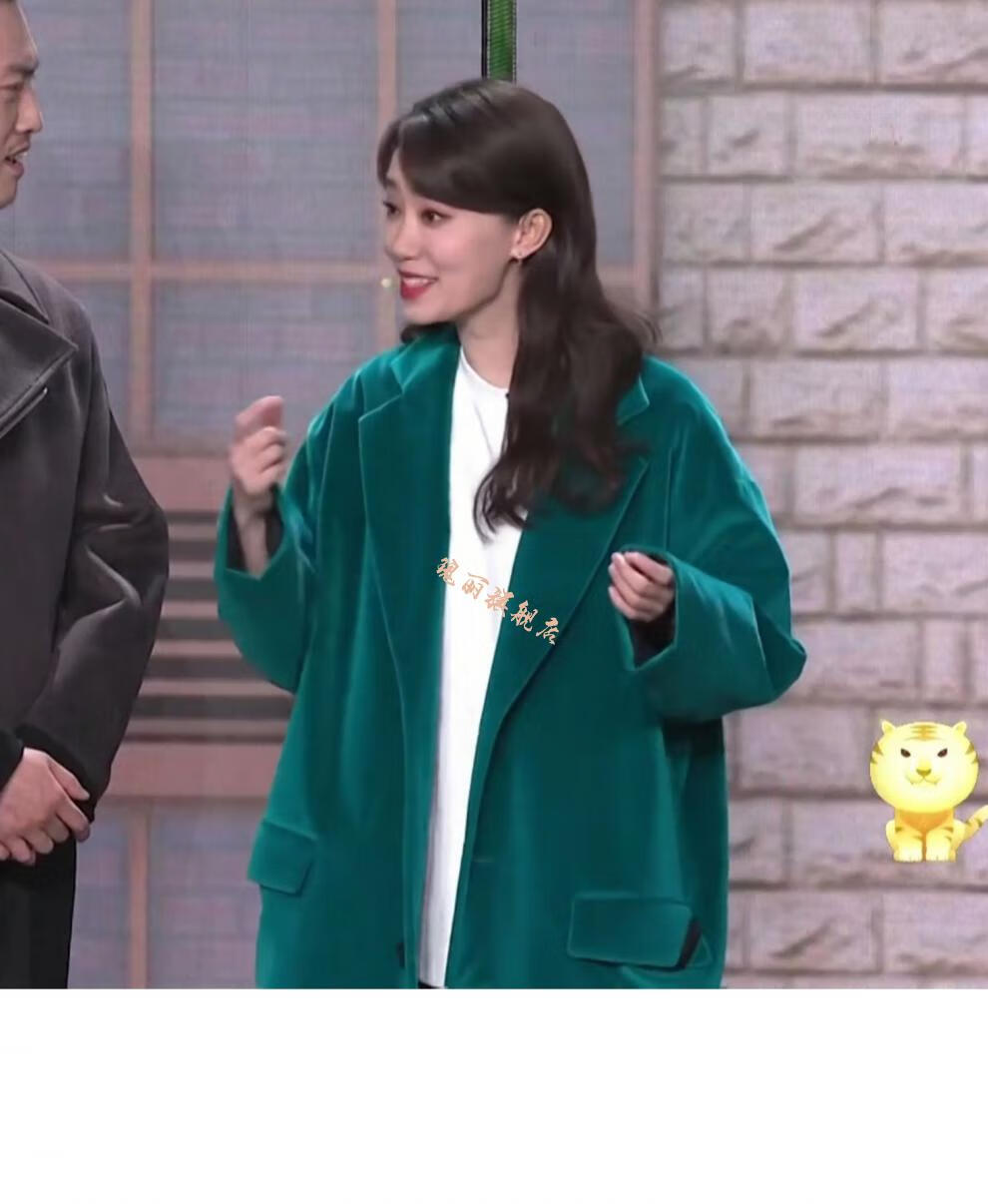 张小斐同款大衣2022央视春晚张小斐同款蓝绿色丝绒大衣中长款宽松廓形