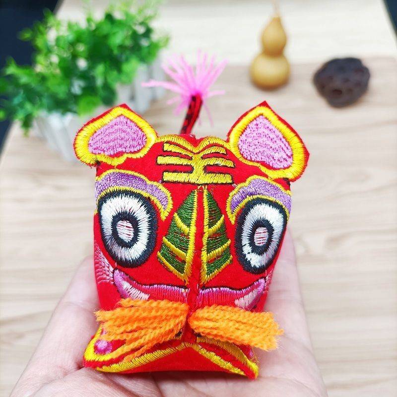 老虎枕头手工刺绣布老虎民间工艺品宝宝传统虎年手工材料包刺绣玩偶