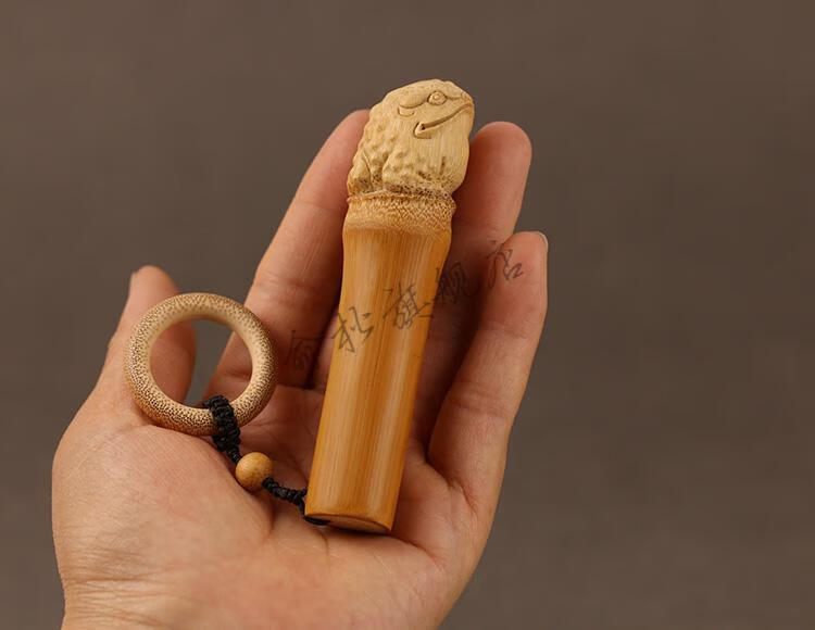 金蟾天然实心竹玉竹手把件雕刻金蟾高密度老玉竹立体雕刻挂件吊坠直的
