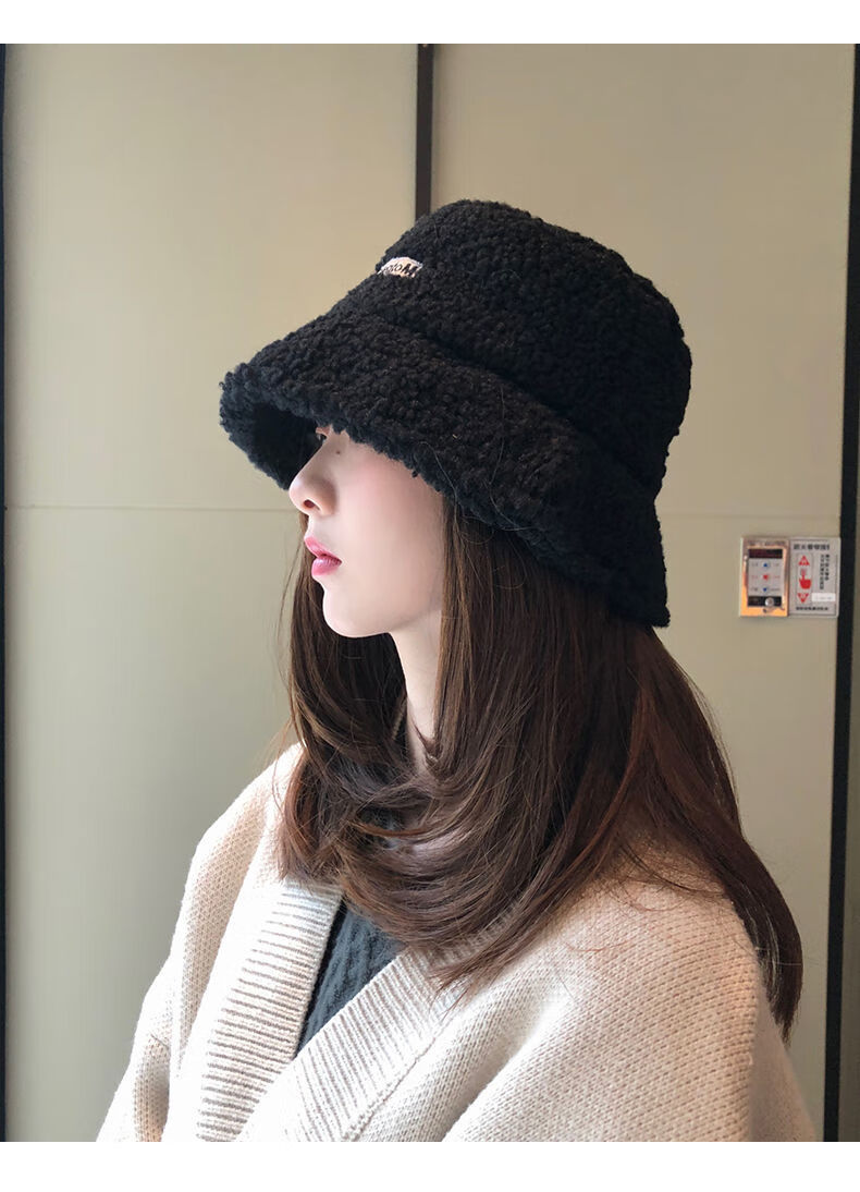 假发帽子一体女秋冬时尚羊羔绒网红渔夫帽百搭短发内扣锁骨发盆帽黑