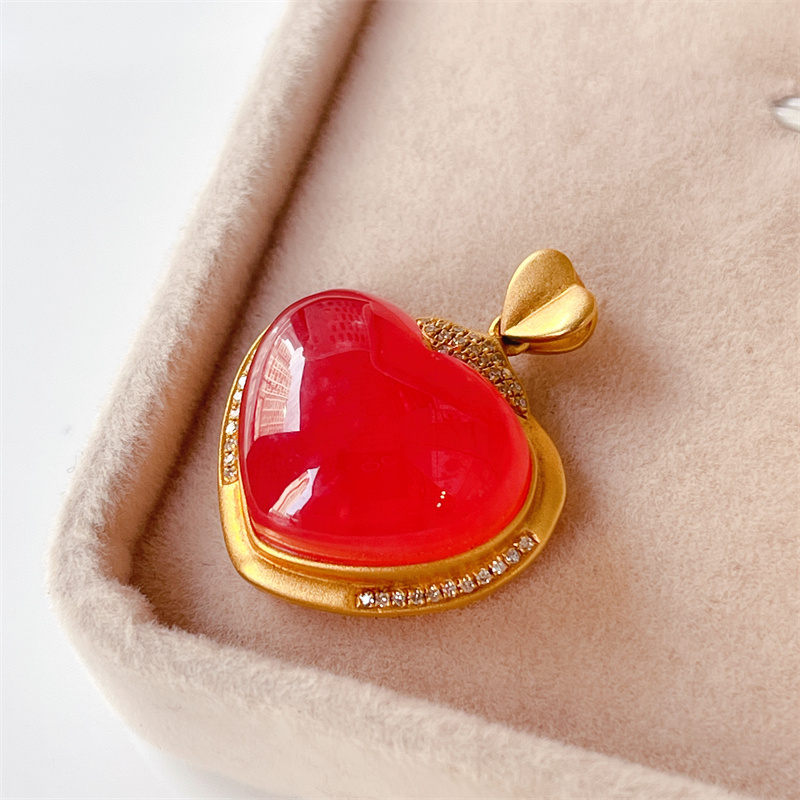 沃韵 阿根廷冰种老矿红纹石吊坠爱心简约款18k金钻石镶嵌饱满红润