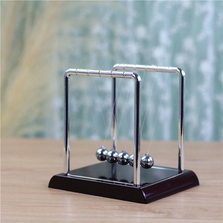 牛顿摆锤牛顿碰撞球摇摆球撞击混沌摆摆锤黑底座精品创意桌面装饰摆件