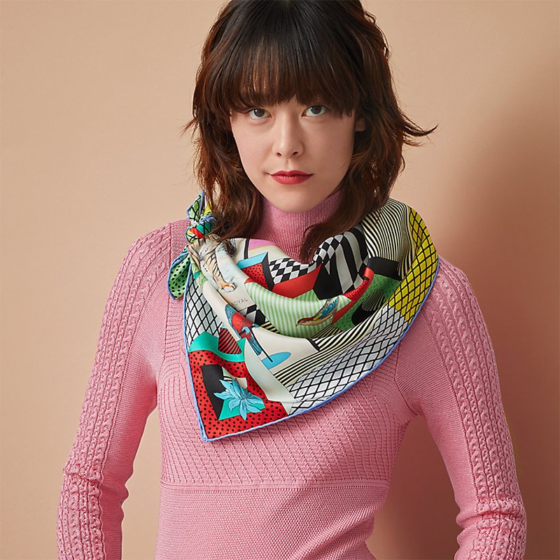 正品鉴定hermes爱马仕新型大剧院90厘米方巾手工卷边斜纹真丝方巾桑