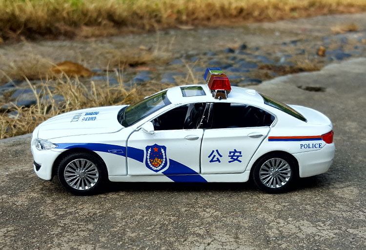 535i合金汽车模型警车仿真金属车模声光回力玩具车模摆件绿色宝马m8