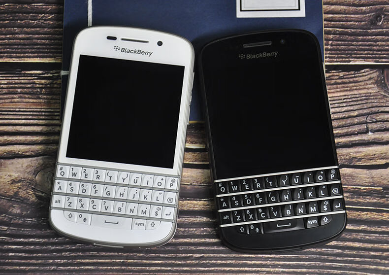 手机通用黑莓q10戒网瘾备用手机全键盘学生电信三网通醉米黑色移动