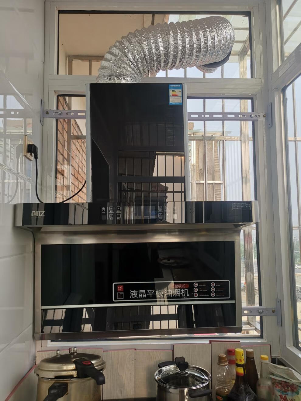 油烟机窗户支架阳台安装固定油烟机挂架通用侧吸油烟机阳台挂架子伸缩