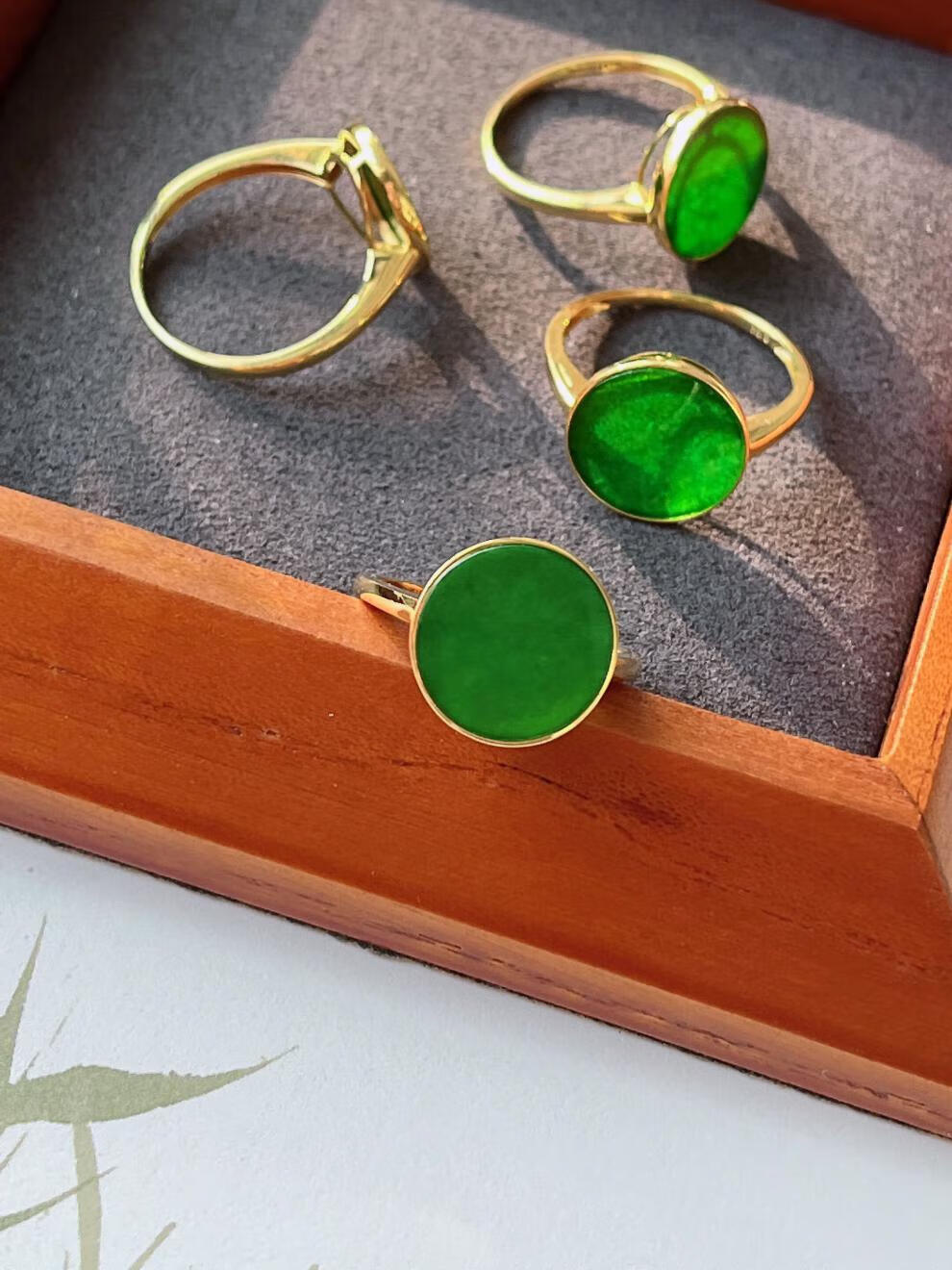 缅甸a货高端翡翠玉戒指面阳绿色18k女金镶嵌圆牌四叶草无事牌 24号