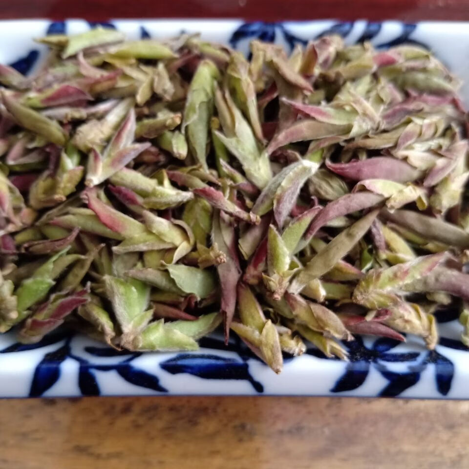 雀嘴茶 2022年早春明前云南小黑山古树普洱生茶紫芽孢红 500克【图片