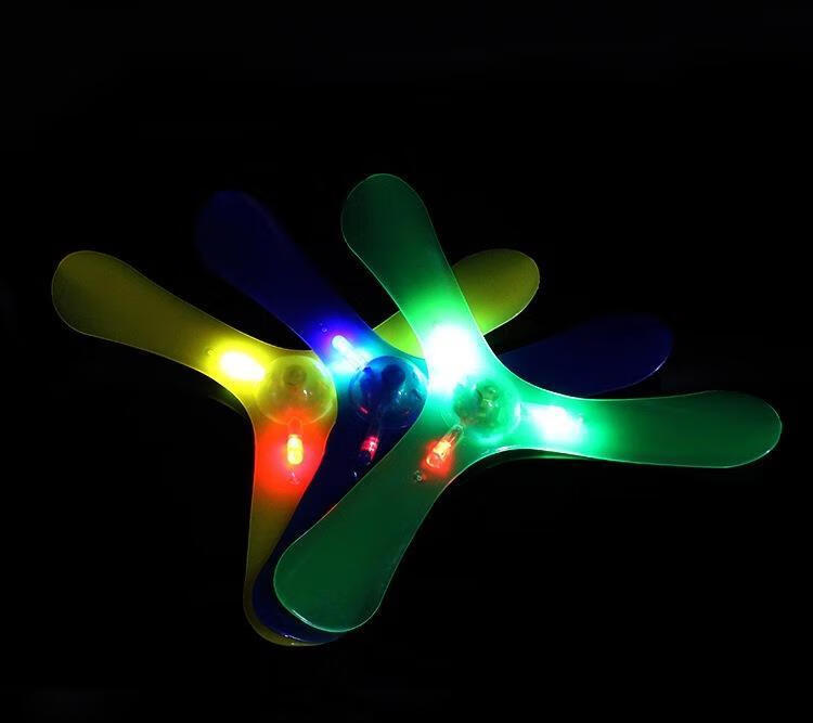 户外新款回旋镖发光三角回力飞镖儿童节礼物户外体育玩具回旋镖旋转