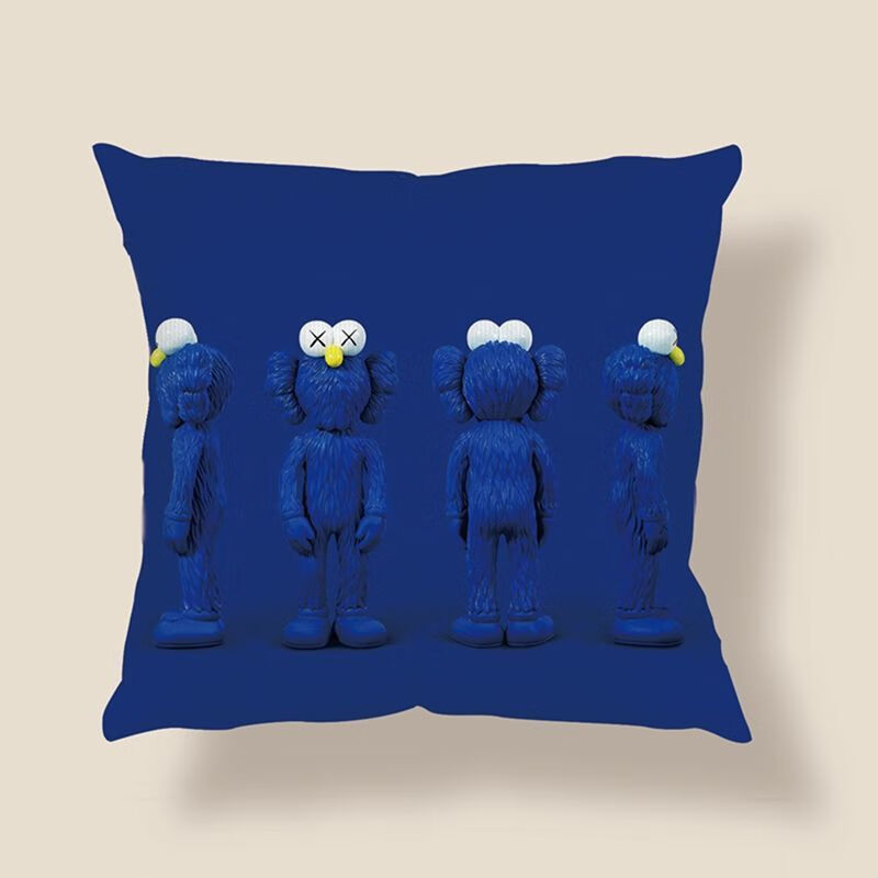 迪士尼网红同款双面新款潮牌kaws叉眼熊卡通抱枕居家沙发床靠枕头车载