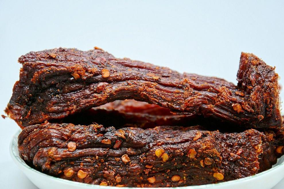牛干巴云南特产德宏傣味火烧麻辣手撕黄牛板筋零食肉脯卤味芝麻干巴