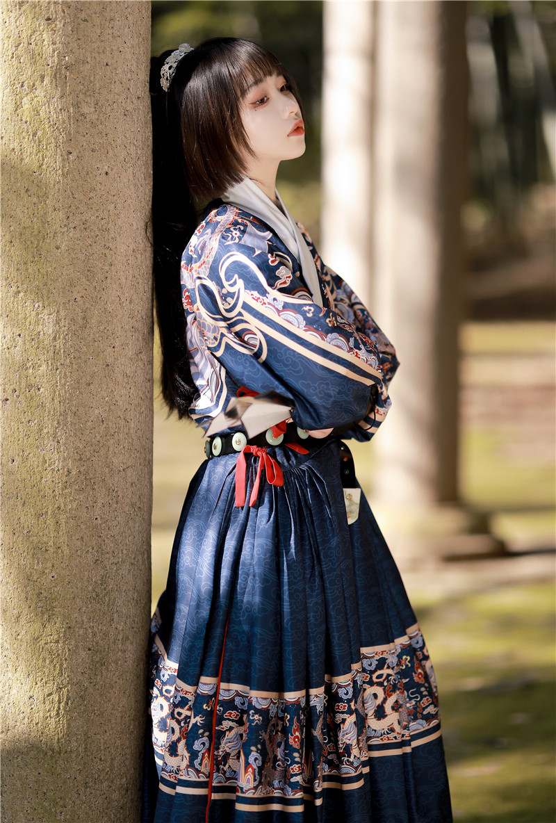 米集古装明制贴里女明朝锦衣卫飞鱼服季男绣刀曳撒蟒袍情侣风曳撒黑色