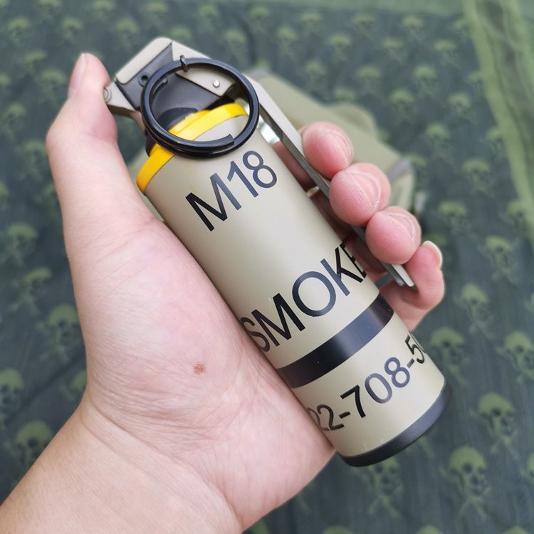 m84烟雾手榴雷防风打火机大号金属发烧级军事收藏m84震撼烟雾战术手