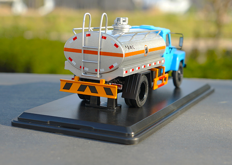 模型东风天龙1:43原厂 旗舰拖头天锦140八平柴军车 方灯版东风140洒水