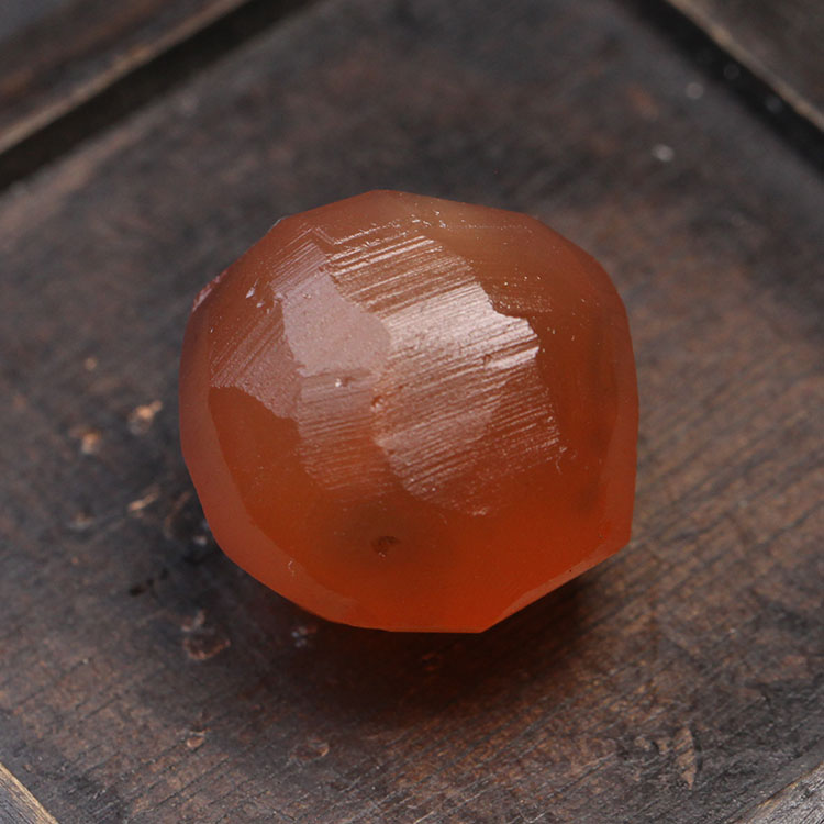 古珍 保山南红玛瑙原石原矿冰红毛料珠子雕刻件带皮包浆料子2.