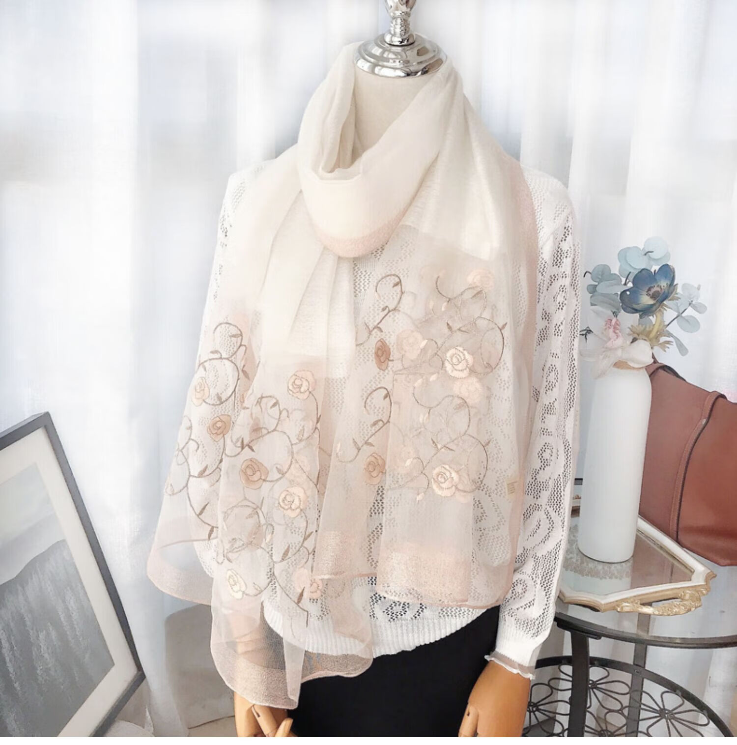 中老年人丝巾女中年妇女围巾杭州丝绸春秋薄款刺绣花中披肩丝羊毛纱巾