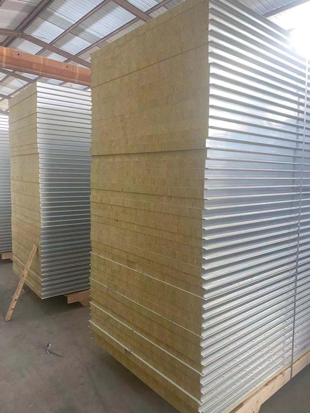 岩棉保温板隔墙隔热泡沫板防火彩钢夹心板围墙瓦楞板活动板房t12