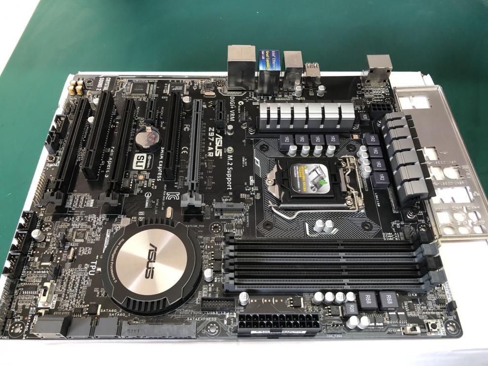 z97主板新asus/华硕 z97-ar国行1150针支持i7 4790 ddr3内存 白色