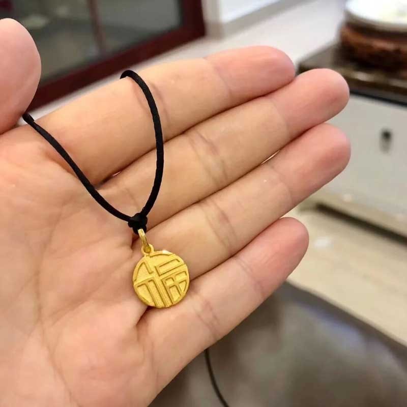 老凤凰黄金小福牌吊坠女999足金3d硬金福牌项链女锁骨链手工编织福字