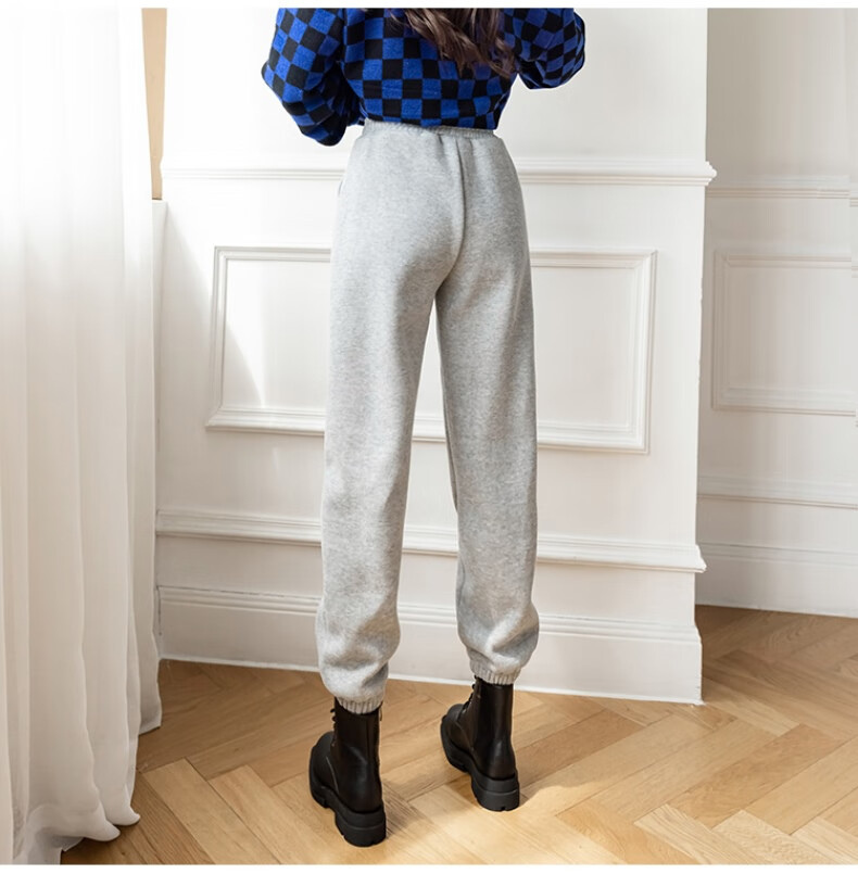 搭配马丁靴的裤子女秋冬款灰色运动卫裤2021加绒加厚今年流行休闲